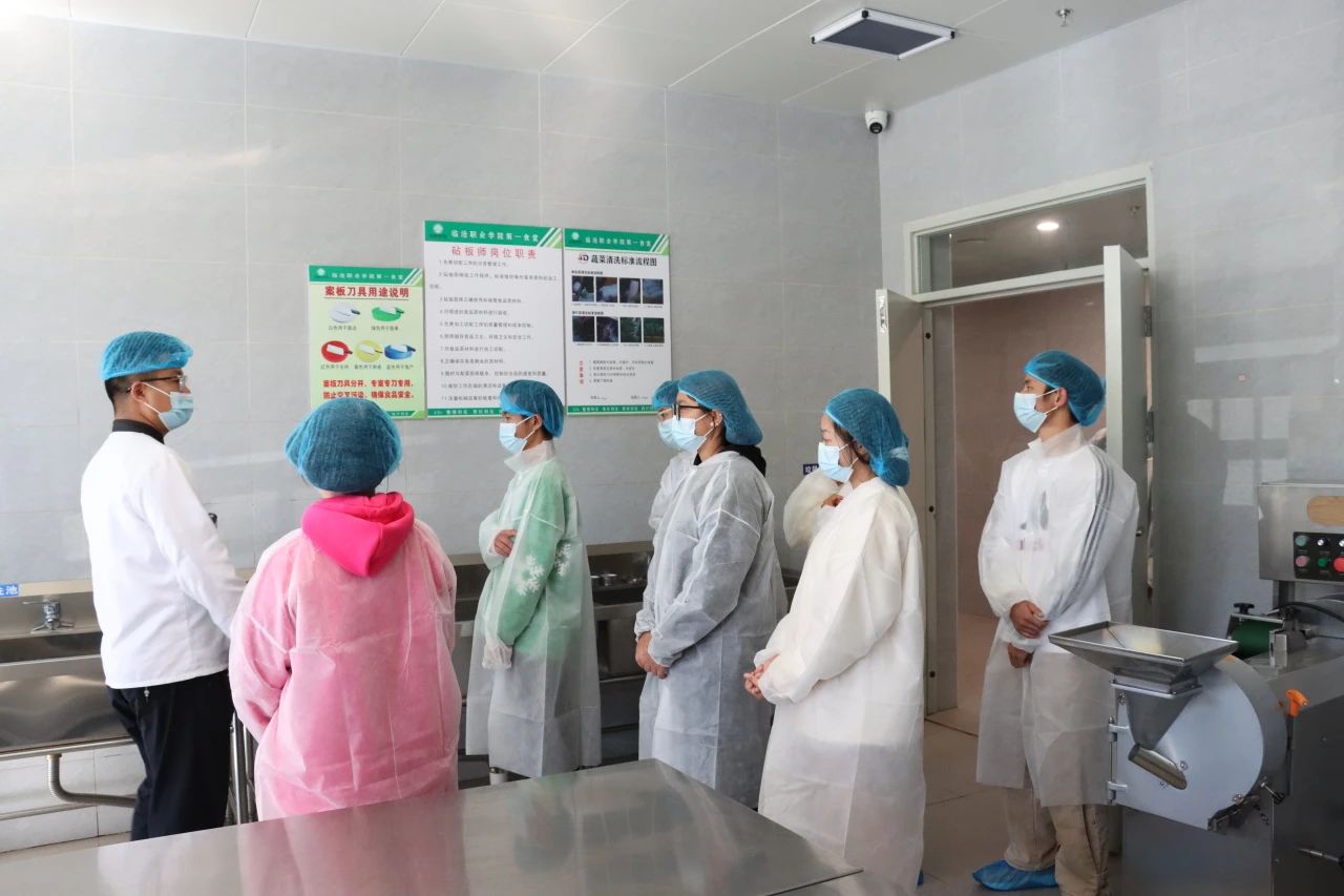 taptap点点官方网站开展食堂后厨学生代表参观活动